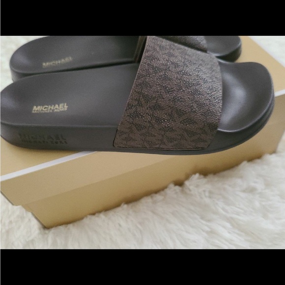 Michael Kors Slidee - Picture 2 of 4
